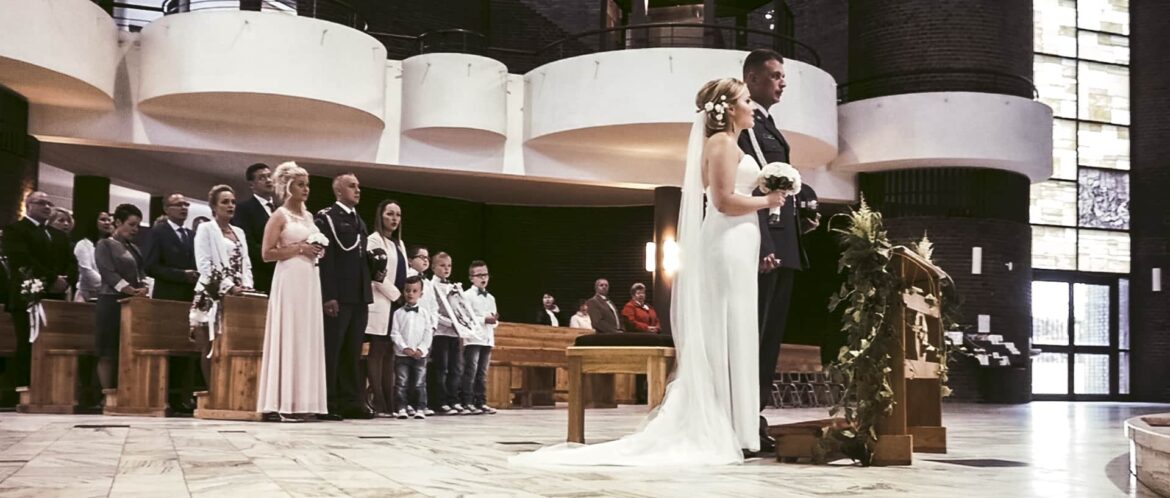 Romantyczny nowoczesny teledysk ze ślubu w Katowicach wraz z Karoliną i Łukaszem