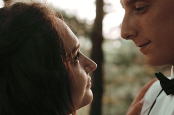 Wspaniały ślub oraz romantyczny leśny plener, wesele Dworek Broniszówka z Marysią i Robertem